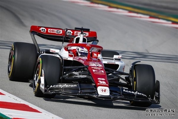 电影《F1：赛道风云》曝正式预告 布拉德·皮特演绎F1车手燃擎开跑