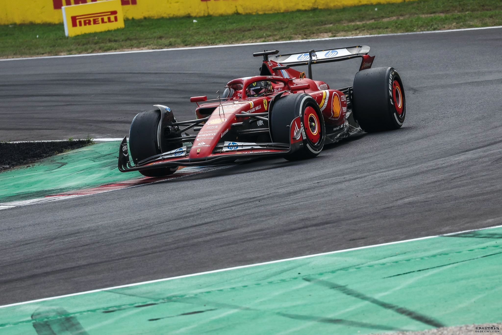 F1西班牙站：皮亚斯特里夺赛季第5冠！维斯塔潘失去理智撞拉塞尔